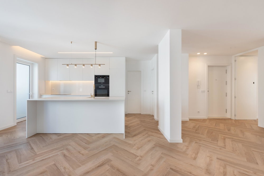 Refurbished 3 bedroom apartment Avenida Boavista Porto