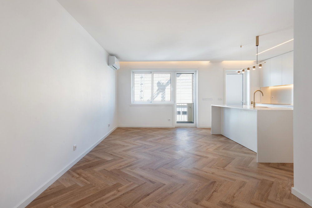 Refurbished 3 bedroom apartment Avenida Boavista Porto