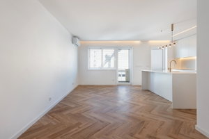 Refurbished 3 bedroom apartment Avenida Boavista Porto