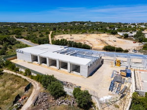 Warehouse in the Business Center, in Almancil Algarve