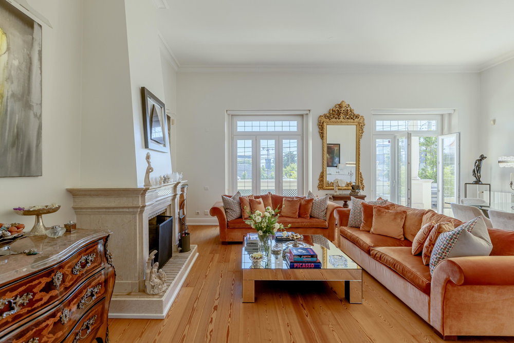 Three-bedroom apartment with terrace, in Monte Estoril, Cascais