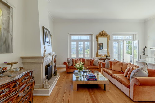 Three-bedroom apartment with terrace, in Monte Estoril, Cascais