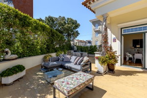 Three-bedroom apartment with terrace, in Monte Estoril, Cascais