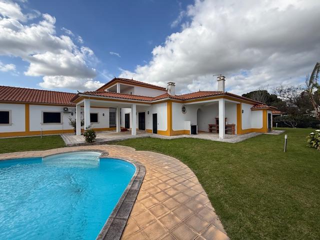 6-bedroom villa with swimming pool, at Golf Resort do Montado, Palmela