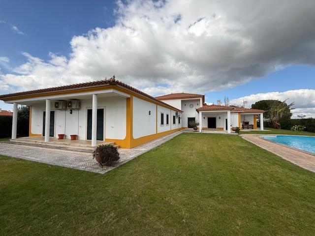 6-bedroom villa with swimming pool, at Golf Resort do Montado, Palmela