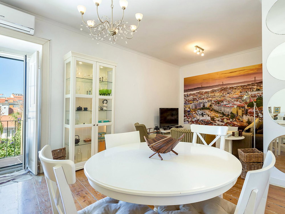 2-bedroom apartment with balcony, on Rua do Telhal, in Lisbon