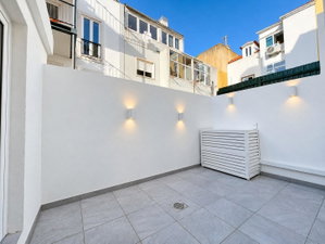 2-bedroom apartment with private terrace, in Graça, Lisbon