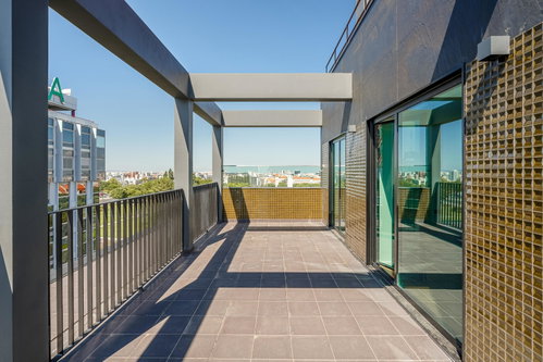 2-bedroom penthouse, in Parque Eduardo VII, Lisbon