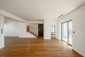 2-bedroom penthouse, in Parque Eduardo VII, Lisbon