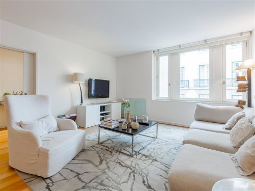 Two-bedroom apartment with parking, in Chiado, Lisbon