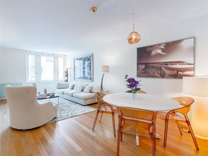 Two-bedroom apartment with parking, in Chiado, Lisbon