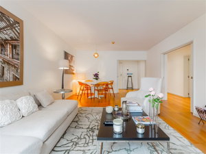Two-bedroom apartment with parking, in Chiado, Lisbon