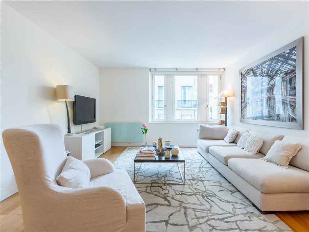 Two-bedroom apartment with parking, in Chiado, Lisbon