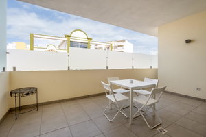 3+1-bedroom villa with parking, in Quarteira, Algarve