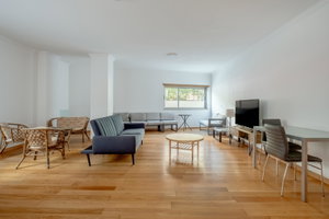 Four-bedroom apartment with terrace and parking, in Lisbon
