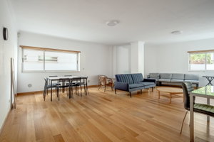 Four-bedroom apartment with terrace and parking, in Lisbon