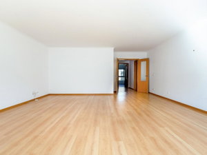 2-Bedroom Apartment with Balcony and Parking in Oeiras