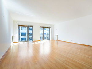 2-Bedroom Apartment with Balcony and Parking in Oeiras