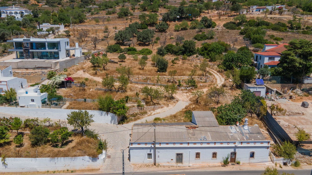 Plot of 3656 M2 with a submitted PIP for a 4 bedroom house with great sea views in Valados, Santa Bárbara De Nexe