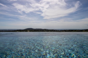 Luxury completely furnished 3 bedroom villa, in the prestigious Quinta das Raposeiras with stunning sea view 2539116406