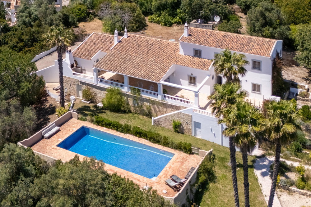 Charming 5 bedroom villa Property with Panoramic Sea Views , in a quiet environment, in Poço Geraldo, Loulé.