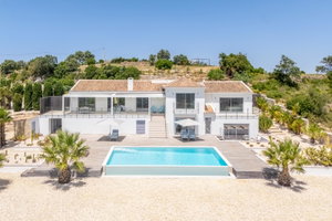 Stunning contemporary villa with fantastic seaviews in Estoi 433798786