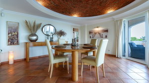 4 bedroom Villa nestled in the picturesque hills of Santa Barbara de Nexe, in a exclusive gated community. 1656755583