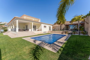 New Villa next to the Marina in the best residential area of Albufeira 2564773833