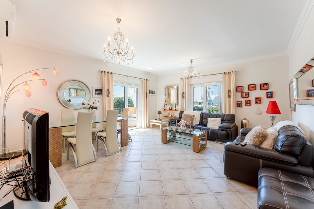 Charming T3 apartment in the heart of Santa Barbara de Nexe, offering a cozy retreat with easy access to all amenities – the perfect place to relax and enjoy life 3785369948