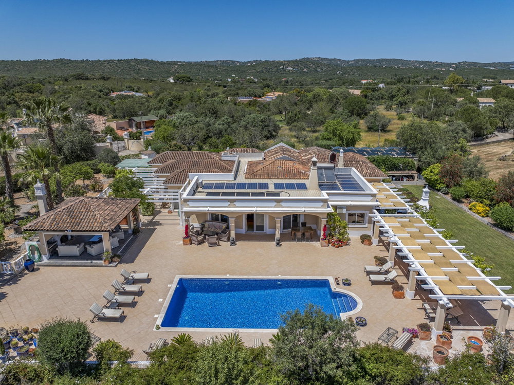 Luxury 4-bedroom single-storey villa in Santa Bárbara de Nexe 2277366367