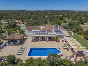 Luxury 4-bedroom single-storey villa in Santa Bárbara de Nexe 2277366367