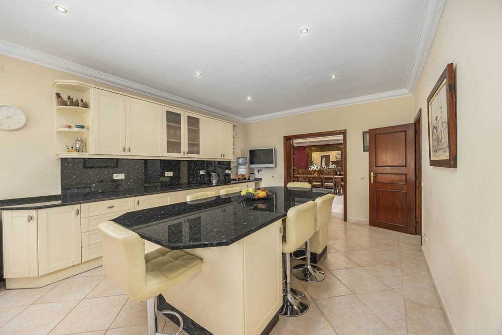 Luxury 4-bedroom single-storey villa in Santa Bárbara de Nexe 2277366367