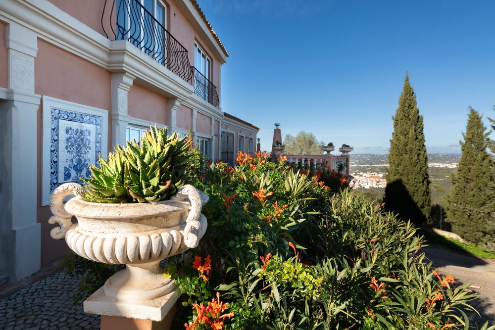 A One-of-a-Kind Villa with Panoramic Views and Timeless Mediterranean Charm 3815512762