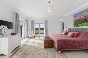 This exquisite four-bedroom en-suite villa is far more than a home, it is a sanctuary of peace and comfort , near the center of Santa Barbara de Nexe. 3634352164
