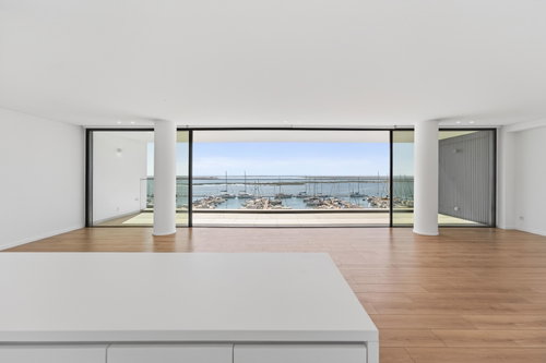 The Crown Jewel of Olhão: Panoramic Penthouse at the Delmar Waterfront