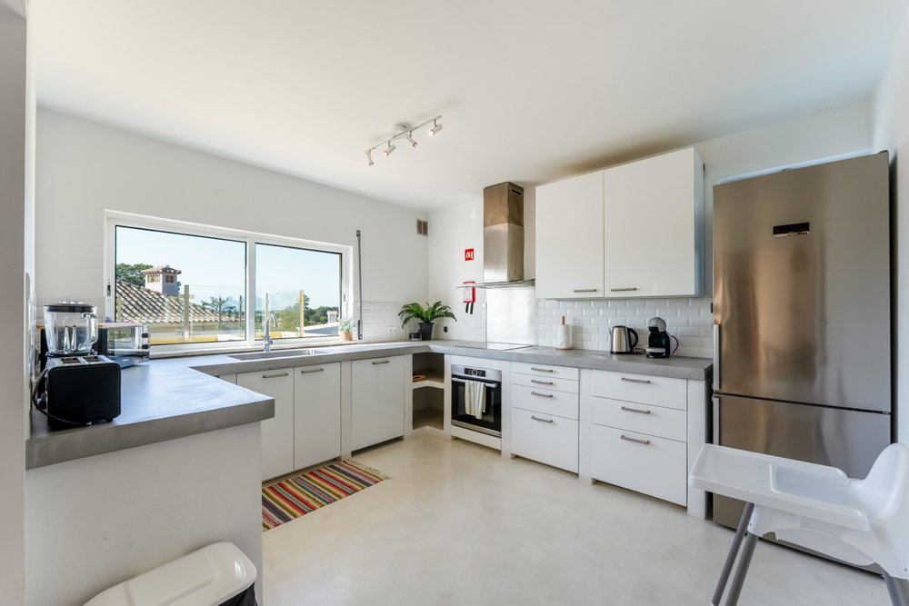 Beautiful 3-Façade Townhouse with Pool Access and Modern Comforts in Almancil 3827319228