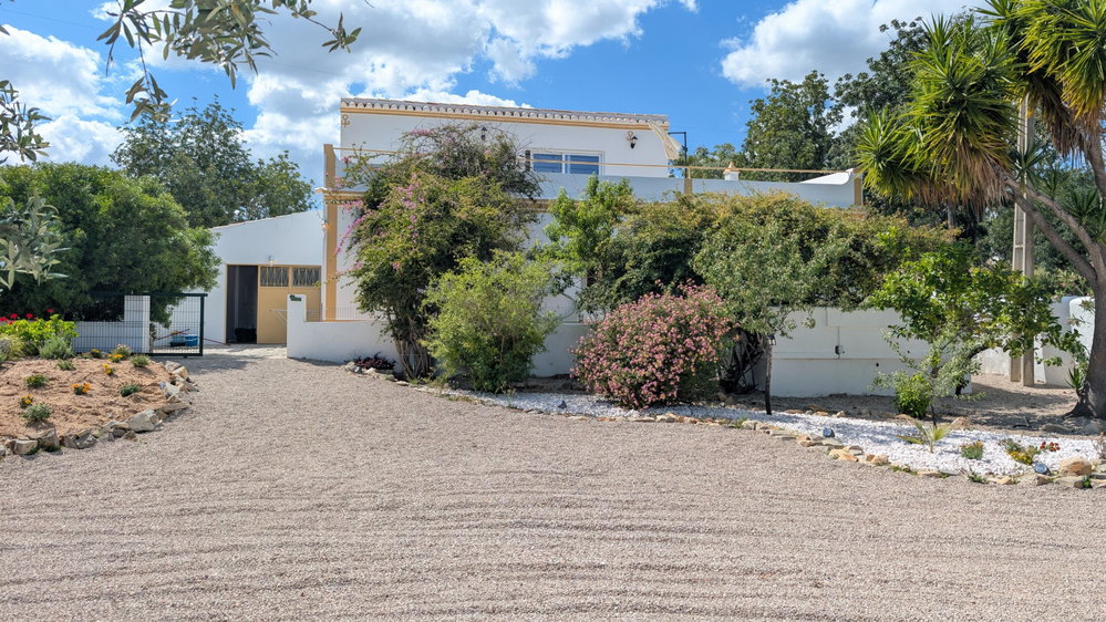 Charmingly renovated 4 bedroom quinta with annex between Estoi and Santa Bárbara de Nexe