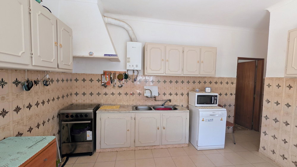 Single-storey village house with 3 bedrooms on the outskirts of São Brás de Alportel