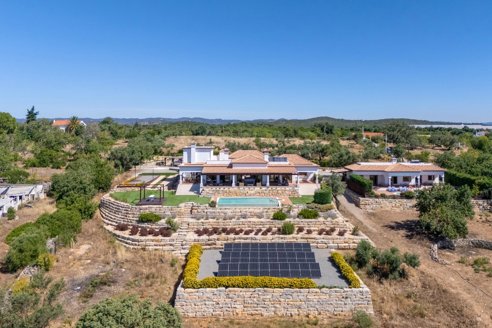 Exceptional property with 2 villa’s on nearly 1,2 hectare, in the surroundings of Moncarapacho, with an exceptional sea view. 2859803834