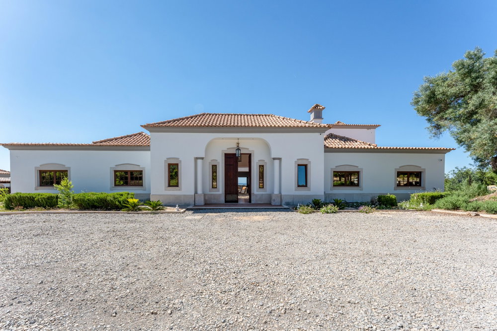 Exceptional property with 2 villa’s on nearly 1,2 hectare, in the surroundings of Moncarapacho, with an exceptional sea view. 2859803834
