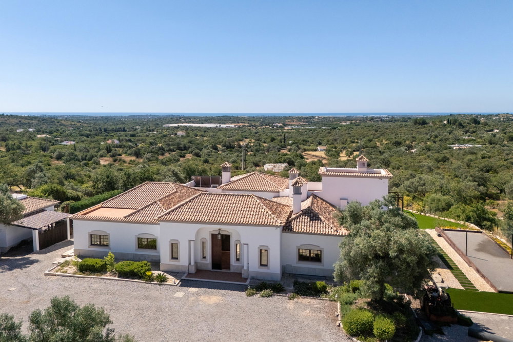 Exceptional property with 2 villa’s on nearly 1,2 hectare, in the surroundings of Moncarapacho, with an exceptional sea view. 2859803834