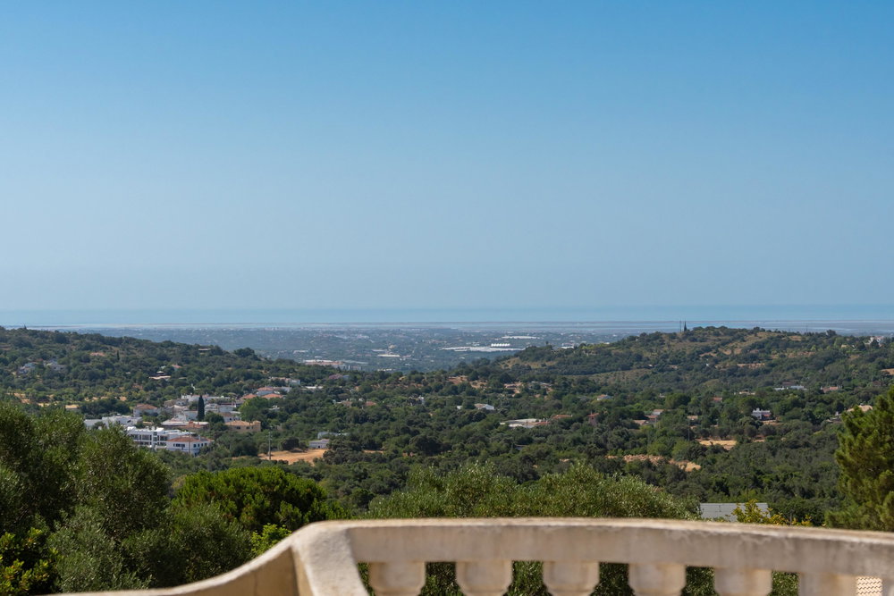 6 bedroom Villa enjoying breathtaking panoramic sea view in Santa Barbara de Nexe, represents a wonderful renovation project 769336559