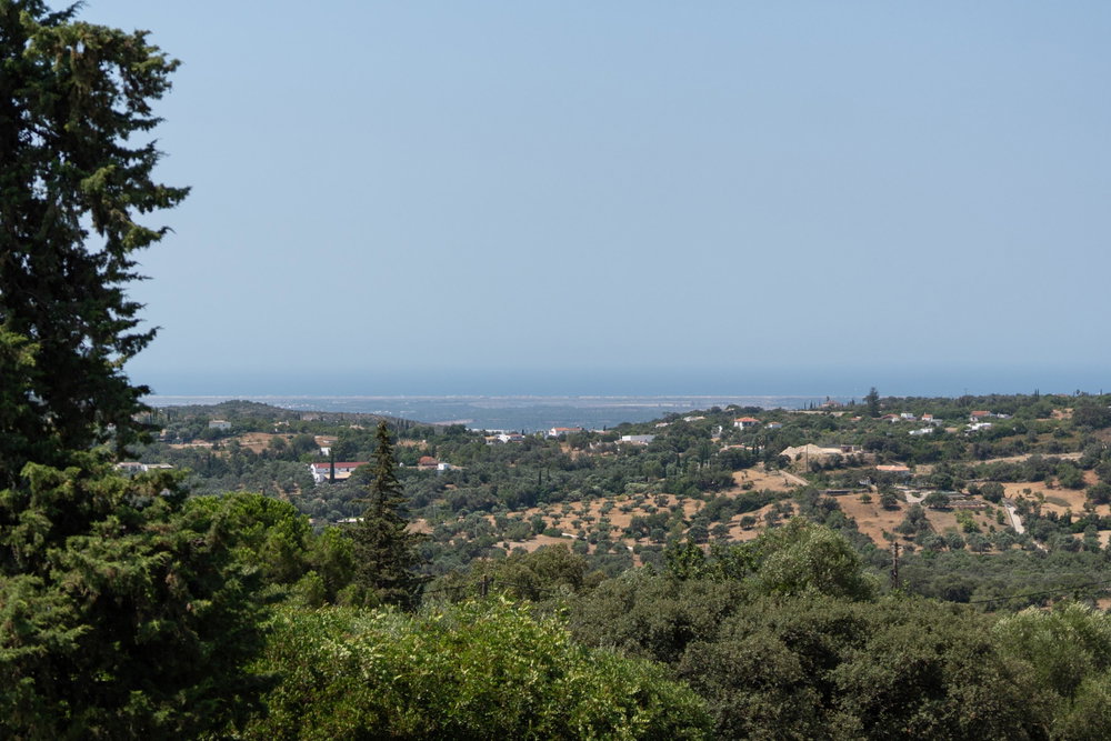 5 bedroom home filled with warmth, space, and potential in Quinta das Raposieras in Santa Barbara de Nexe 2866145687