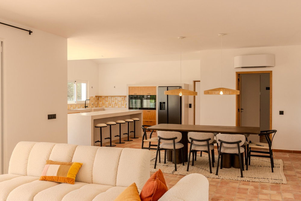 Ocean view and elegance on one level: 4-bedroom villa in the gentle hills of Quinta das Raposeiras