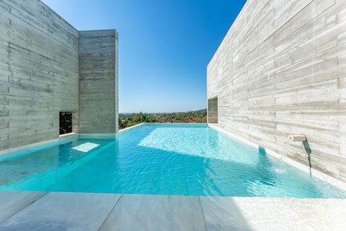Architectural masterpiece in Santa Bárbara de Nexe