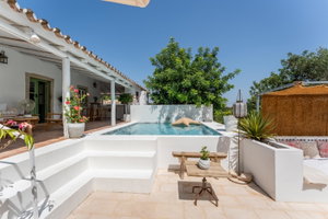 Eclectic renovated quinta in São Brás de Alportel