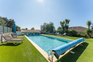 On a wonderfully secluded area, an uninterrupted sea view, a 5 bed villa in Santa Barbara de Nexe