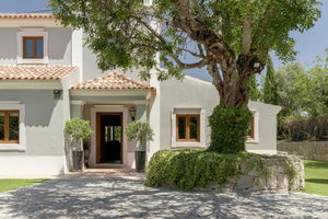 An elegant 3-bedroom villa in the Santa Bárbara de Nexe countryside
