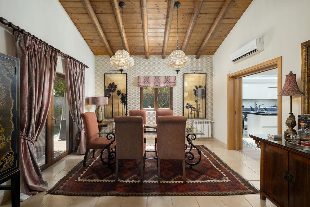 An elegant 3-bedroom villa in the Santa Bárbara de Nexe countryside