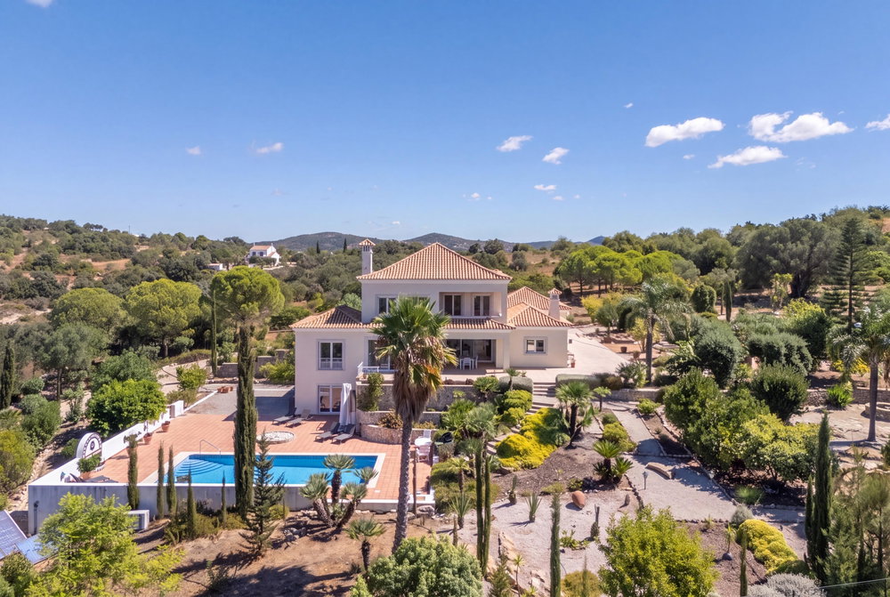 A Private Retreat Surrounded by Nature, with Panoramic Sea Views in Santa Bárbara